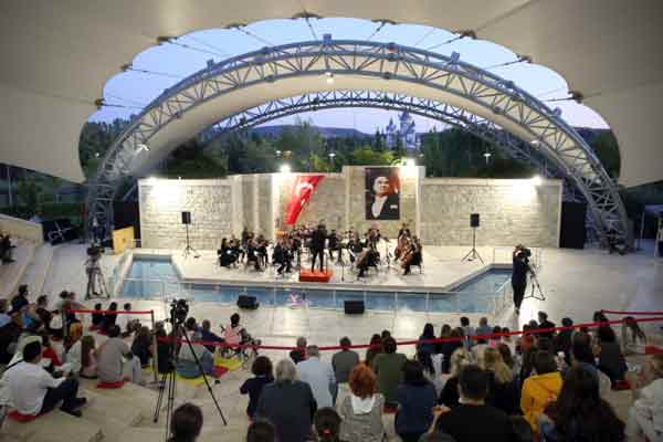 Eskişehir Büyükşehir Belediyesi, 14 Ağustos Cumartesi akşamı saat 20.00’de başlayan oda müziği konserinde...