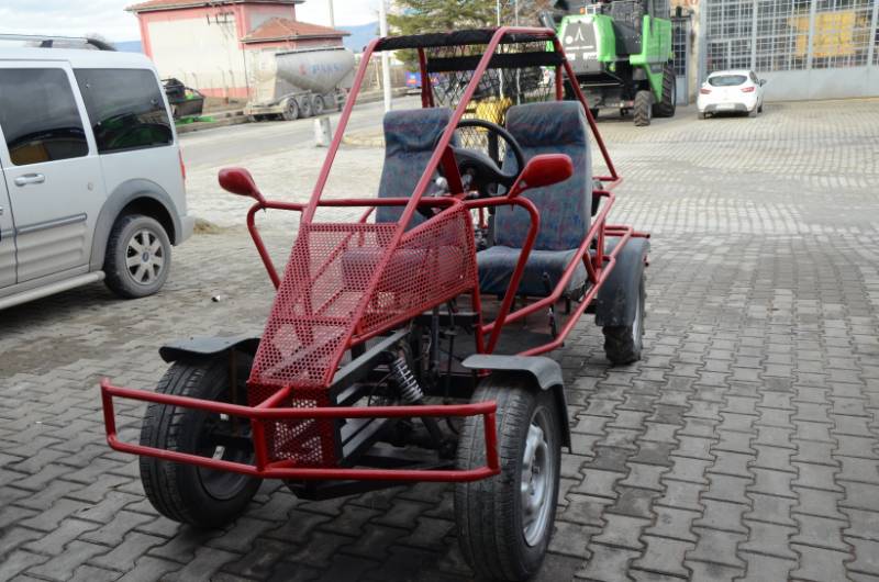 Teksan Sanayi Sitesi'nde iş yeri bulunan motor ustası Mustafa Karadağ, elde ettiği çıkma parçalardan 1 litre yakıt ile 50 ila 60 kilometre arasında yol yapabilen spor bir araç üretti. 