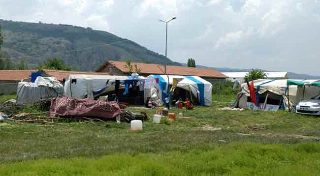 6 kişilik filyasyon ekibi tarafından çadırların bulunduğu bölgede çalışmalar devam ediliyor.