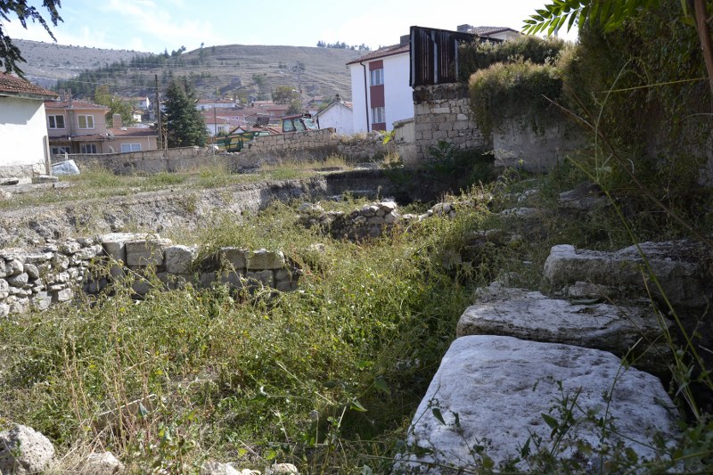 Eskişehir’in Seyitgazi ilçesinde IV. Murat’ın 1600’lü yıllarda düzenlediği Revan Seferi sırasında yaptırdığı kervansarayın kazı çalışmalarında tarih gün yüzüne çıkıyor. 