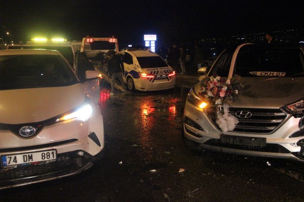 Kazada ilk belirlemelere göre, 1 polis memuru ağır yaralandı. 112 ekiplerinin ilk müdahalesinin ardından yaralı polis memuru Eskişehir Osmangazi Üniversitesi Tıp Fakültesi Hastanesine götürüldü