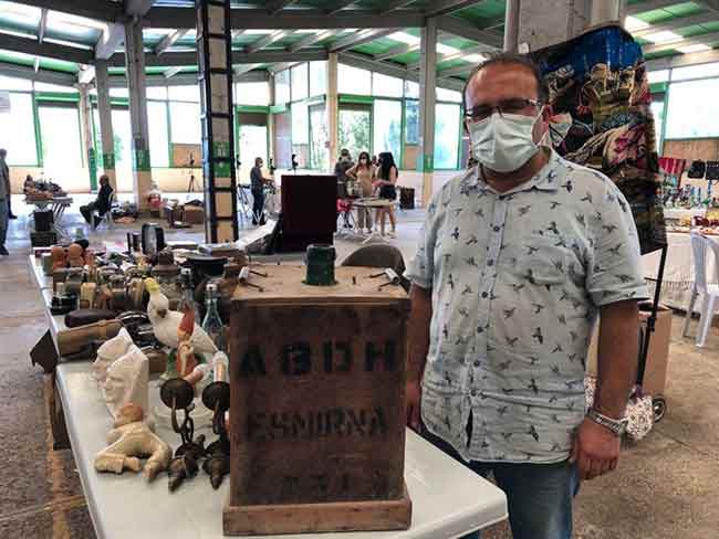 Eskişehir’in Tepebaşı bölgesindeki kapalı pazar yerinde pandemi döneminde kurulumuna ara verilen antika pazarı, uzun zaman sonra tekrar açıldı. 