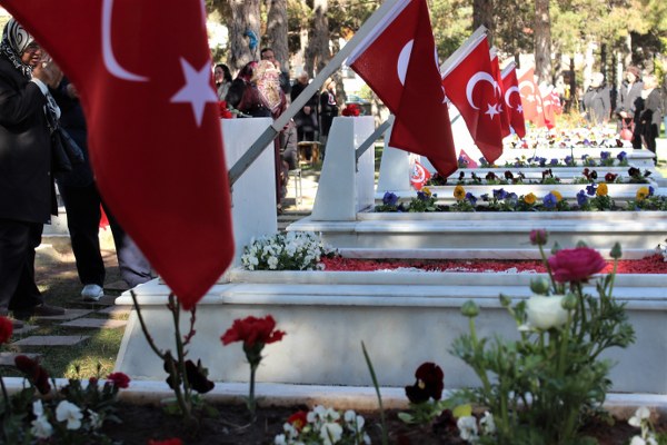 Eskişehir'de, 18 Mart Şehitleri Anma Günü ve Çanakkale Zaferi'nin 104'üncü yıl dönümü dolayısıyla tören düzenlendi. 