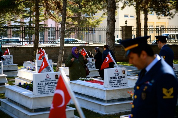 Eskişehir'de, 18 Mart Şehitleri Anma Günü ve Çanakkale Zaferi'nin 104'üncü yıl dönümü dolayısıyla tören düzenlendi. 