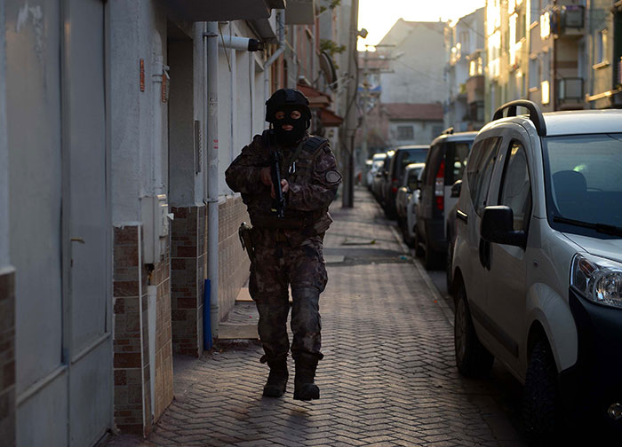 Terör örgütü DEAŞ'a yönelik Eskişehir'de yapılan operasyonda, aralarında örgütün üst düzey sorumlusunun da yer aldığı Irak uyruklu 10 şahıs yakalandı. 