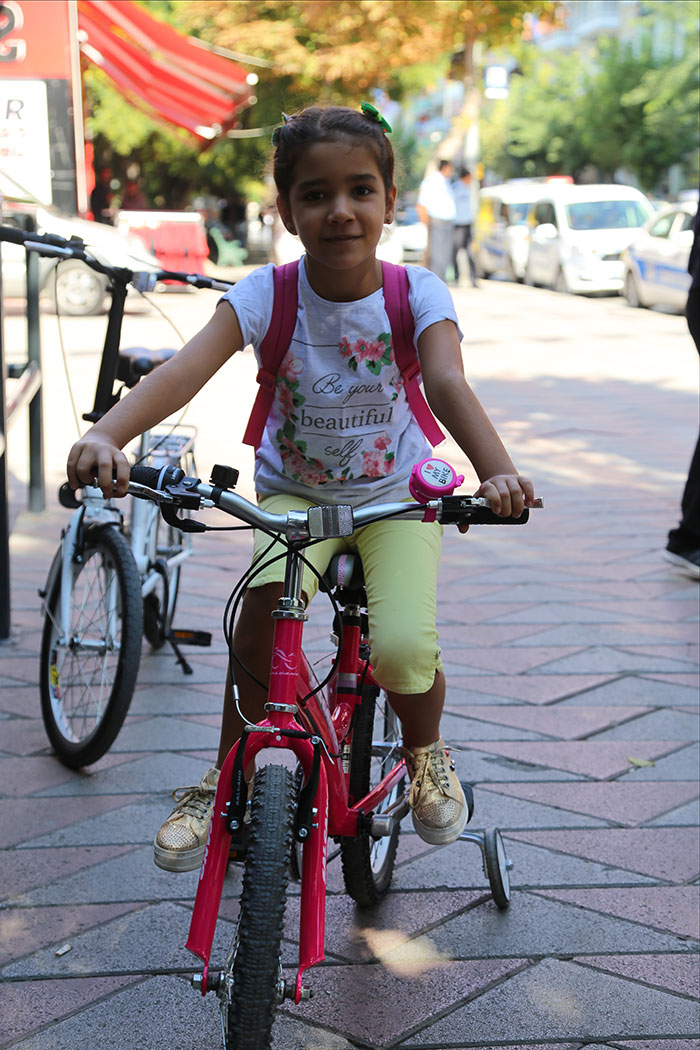 Eskişehir Çevre ve Şehircilik İl Müdürlüğü, Avrupa Hareketlilik Haftası ve Dünya Otomobilsiz Yaşam Günü kapsamında farkındalık oluşturmak için bisiklet turu düzenledi.