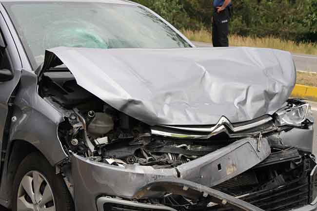 Kazada araçlarda bulunan S.D., Y.B. (4), F.B., Z.D. ve S.Y. yaralandı.
