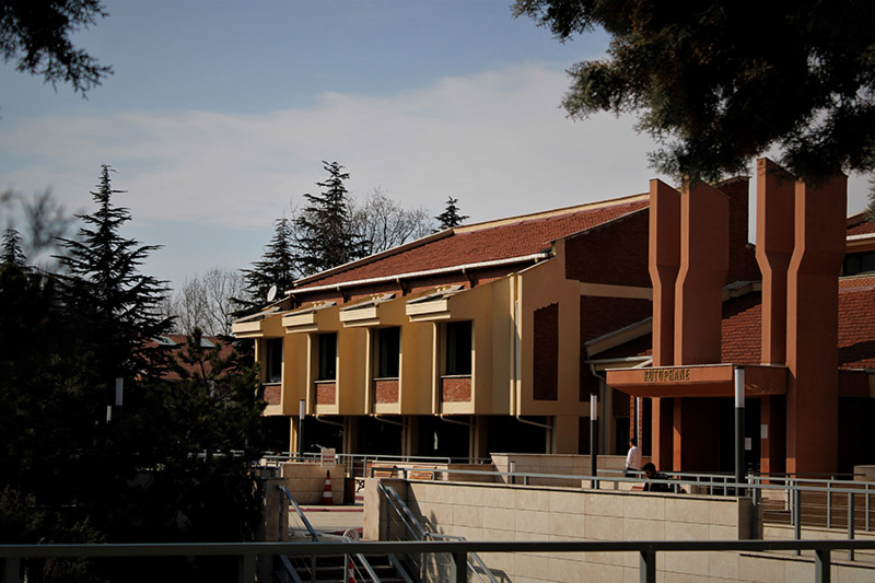 Anadolu Üniversitesi Kampüsü, YÖK (Yükseköğretim Kurumu) tarafından alınan uzaktan eğitim öğretim sistemi kararı sonrası, bahar dönemini sessiz bir şekilde geçiriyor.