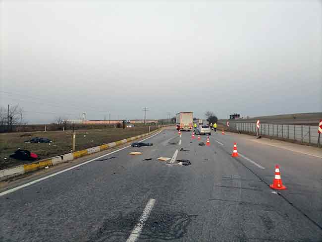 Edinilen bilgilere göre, kaza sabah saatlerinde Eskişehir-Bursa karayolu Keskin Mahallesi kavşağında meydana geldi.