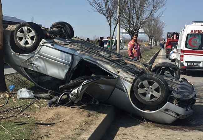 Kazada, 112 Acil Sağlık ekiplerinin otomobil sürücü Mehmet Dandal'a olay yerindeki ilk müdahalesinde hayatını kaybettiğini belirledi.