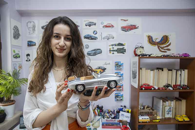 Öncesinde olduğu gibi kurs sonrasında da birçok çizim yaptığını ifade eden Baygıner, Gazi Üniversitesi Otomobil Topluluğu için tasarladığı otomobilin bu yılki TEKNOFEST'te görücüye çıkacağını söyledi.