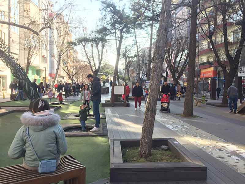 Eskişehir'de sokak ve caddeler yeni yılın ilk günü de boş kalmadı