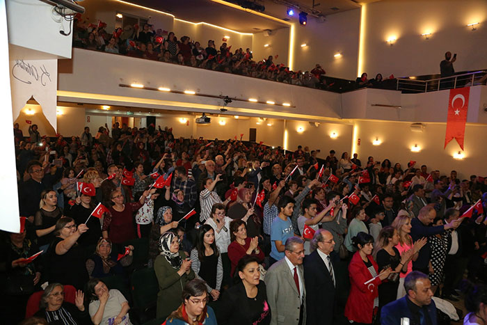 Odunpazarı Belediyesi Halk Merkezlerinde açılan Türk Halk Müziği Korosu atölyelerine katılanlar, yıl boyunca yaptıkları çalışmaları yıl sonu konseri ile taçlandırdı. 