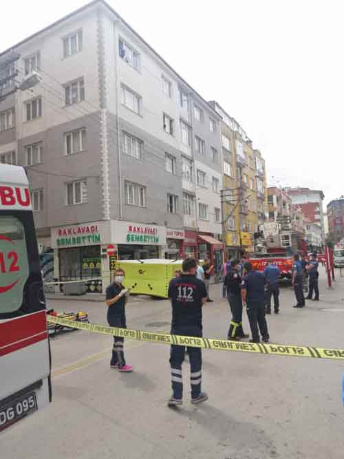 Eskişehir'de Kırım Caddesi'nde bir vatandaş intihar girişiminde bulundu.