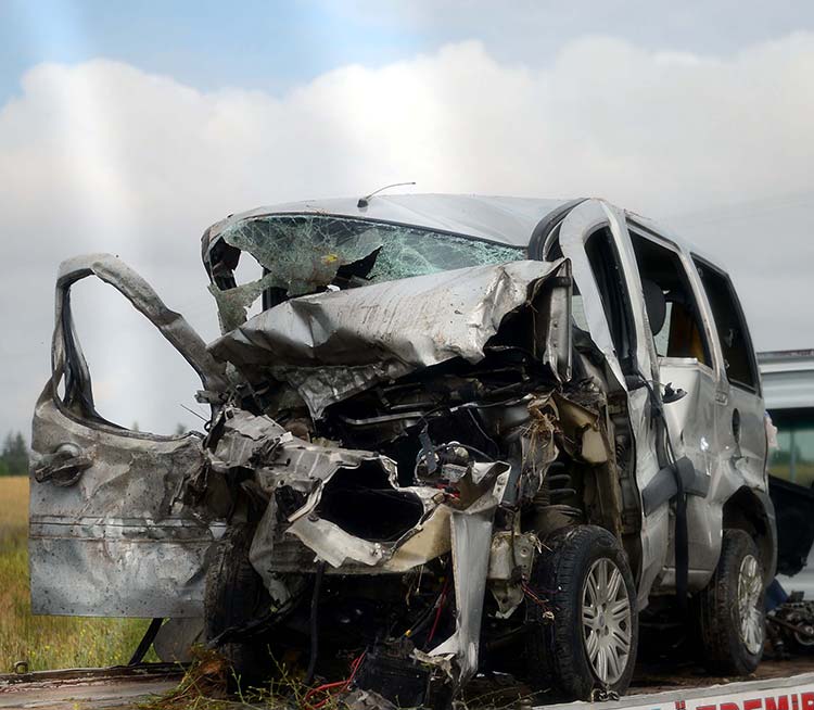 Eskişehir'de meydana gelen trafik kazasında aynı aileden 5 kişi hayatını kaybederken, 2 kişi yaralandı. 