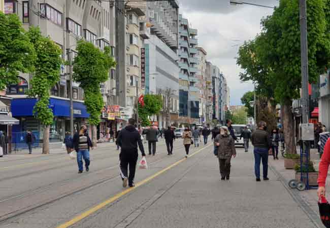 1-2-3 Mayıs tarihlerinde içlerinde Eskişehir’in de olduğu 31 şehirde uygulanan sokağa çıkma kısıtlaması sona erdi. 