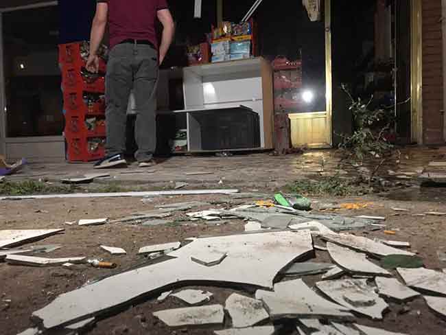 Bu sırada mekanın içerisinde bulunan dükkan sahibi Habip Erkılıç’ın kardeşi ve annesi hemen kendini dışarı attı. Patlamayı gören vatandaşlar ve komşular durumu polis, 110 İtfaiye ve 112 Acil Sağlık ekiplerine bildirdi. 