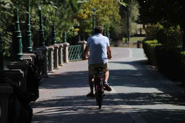 Bu durumdan tedirgin olan vatandaşlar ise açık havada seyahat edebilecekleri ve trafikten kurtulabilecekleri yöntemlere yöneliyor. Bu yöntemlerin başında ise bisiklet kullanımı geliyor. Trafikte uzun zaman geçirmek istemeyen ya da özel araç sahibi olmayan vatandaşlar bisiklet kiralamayı en uygun seçenek olarak görüyor.