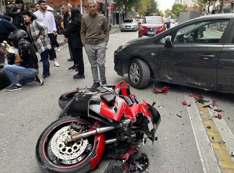 Kaza, Odunpazarı İlçesi Atatürk Caddesi üzerinde meydana geldi. Edinilen bilgilere göre, cadde üzerinde ‘U dönüşü’ yapan 26 TS 043 otomobile, seyir halindeki 26 EE 566 plakalı motosiklet çarptı.