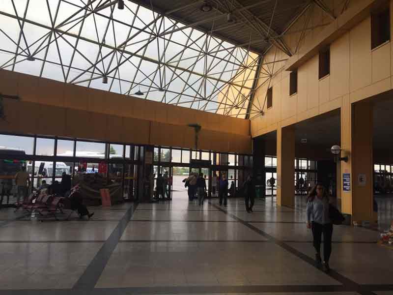 Türkiye'nin öğrenci şehri olarak bilinen ve 3 üniversitesiyle 50 binden fazla öğrenciyi ağırlayan Eskişehir'de şehirlerarası otobüs terminali, Ramazan Bayramı tatilinin ardından sessizliğe büründü.
