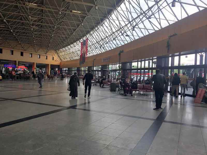 Ramazan Bayramı'nın ardından yoğunluğun azaldığı Eskişehir Otobüs Terminali'nde ulaşım firmaları, hareketliliğin başlaması için yaz tatili dönemini bekliyor.