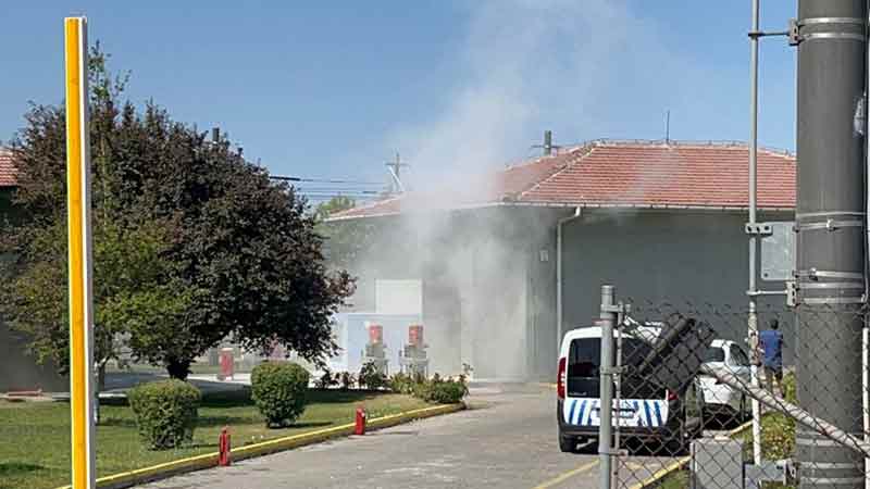 Edinilen bilgilere göre, bugün sabah saatlerinde Eskişehir Şehirlerarası Otobüs Terminali’nin arkasında bulunan Estram işletmesinin içindeki trafoda yangın çıktı.