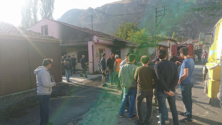Eskişehir’in İnönü ilçesindeki bir ikamette meydana gelen ve doğalgaz sıkışmasından kaynaklandığı tahmin edilen patlamada iki kişi yaralandı. 