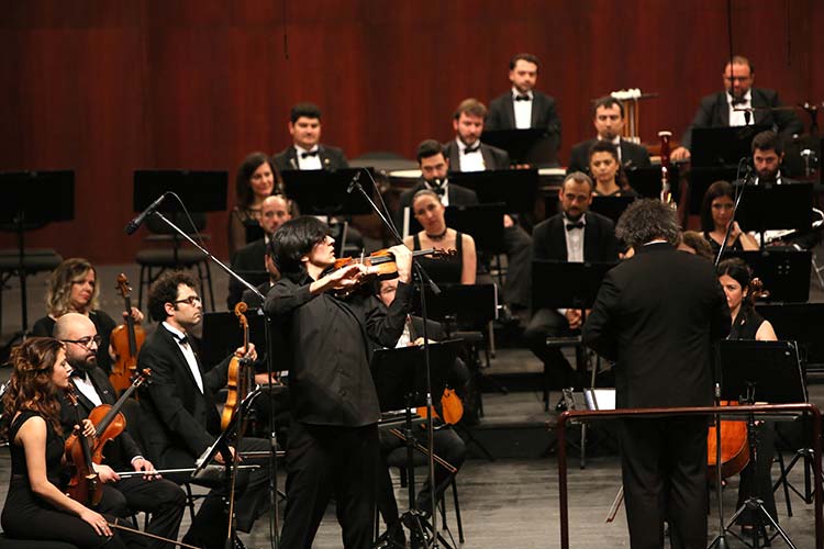 Eskişehir Büyükşehir Belediyesi Senfoni Orkestrası 19 Mayıs Atatürk’ü Anma, Gençlik ve Spor Bayramı’nı düzenlediği Genç Solistler Konseri ile kutladı.