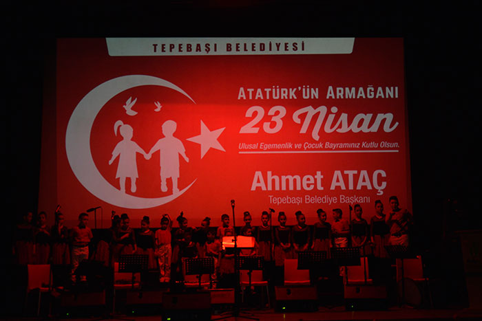 Tepebaşı Belediyesi Türk Sanat Müziği Çocuk ve Gençlik Korosu, 23 Nisan Ulusal Egemenlik ve Çocuk Bayramı Konserinde bayram coşkusunu marş ve şarkılarla yaşattı. 