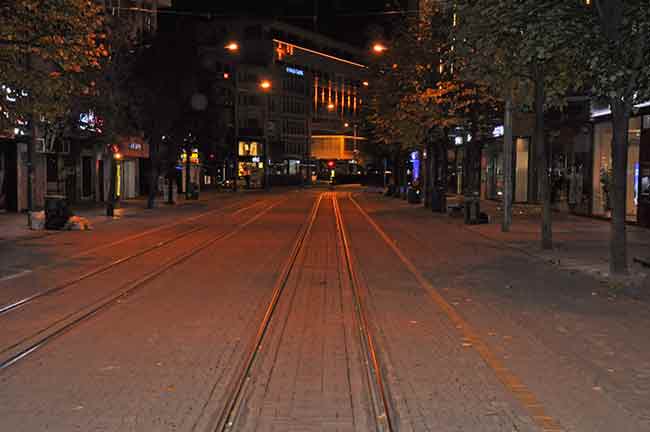 Eskişehir'de ve tüm Türkiye'de uygulanan sokağa çıkma yasağı sonrası Eskişehir’de çekilen görüntüler, kentin adeta hayalet şehre döndüğünü gösteriyor