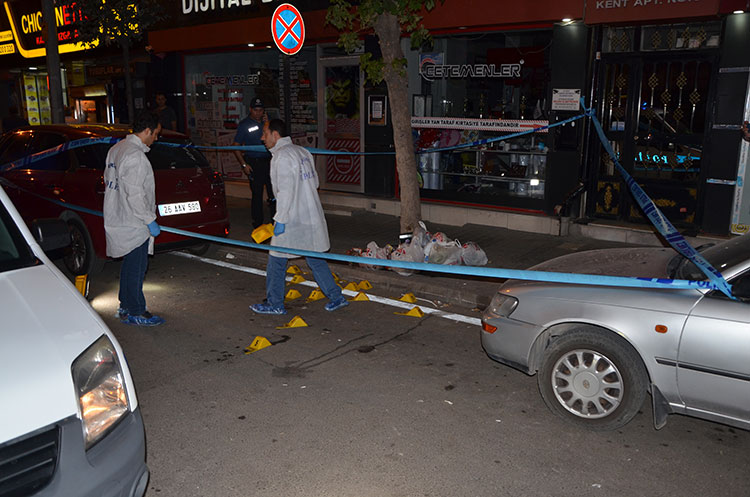Eskişehir’de iki grup arasında çıkan silahlı kavgada 3 kişi yaralandı. 