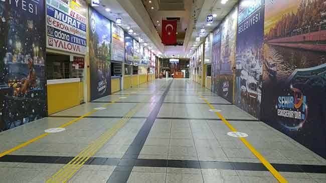 Eskişehir ve Türkiye'de devam eden koronavirüs ile mücadelede uygulanan kısıtlamalar şehirlerarası otobüs terminallerini etkiledi.