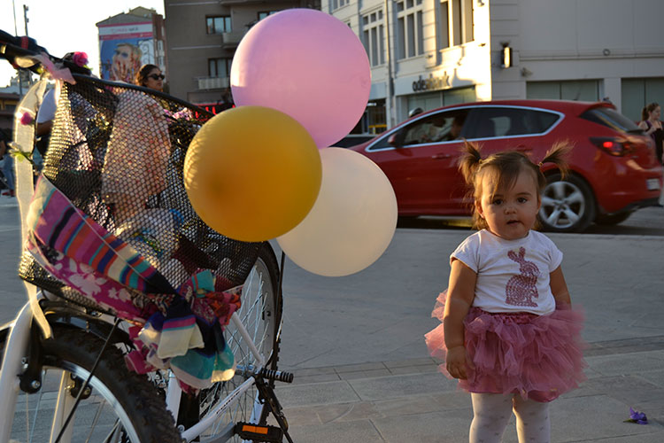 Ülke genelinde 65 ilde eş zamanlı olarak düzenlenen "Süslü Kadınlar Bisiklet Turu" Eskişehir’de de renkli görüntülere sahne oldu. 