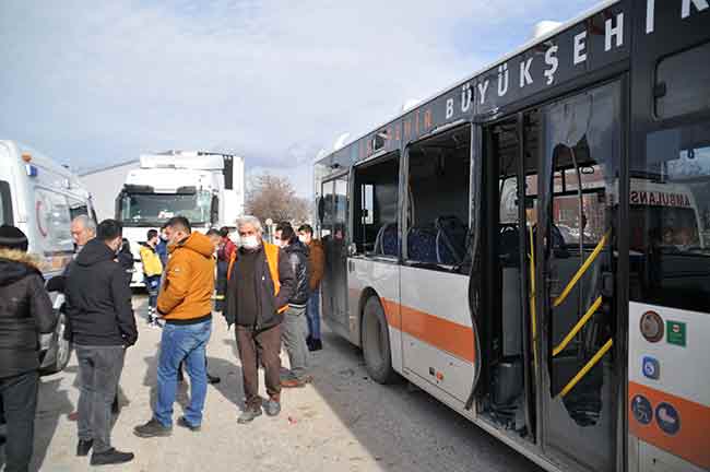 Yaralılar olay yerine 112 Acil Sağlık ambulansıyla Eskişehir Şehir Hastanesine kaldırıldı.