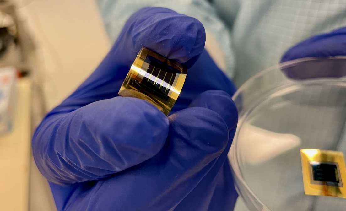 Eskişehir Teknik Üniversitesinde görevli akademisyenler, uzay ve uydu araçlarına enerji sağlayan galyum arsenik tabanlı esnek ince güneş hücresinin verimliğini yüzde 25'lere çıkaracak galyum indiyum fosfat malzemesini de esnek olarak imal etmeyi başardı