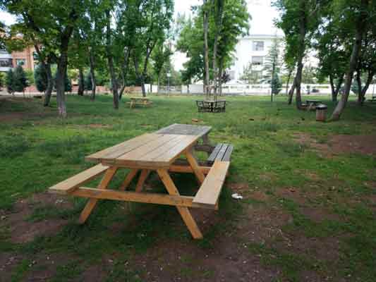 Haftalar sonra tekrar gelen kısıtlama ile birlikte ise parklar ve mesire alanları boş kaldı. Haziran ayında hafta sonu kısıtlamalarının sona ermesinin ardından vatandaşların sıkça gitmeyi tercih ettiği ve yoğunluk oluşturduğu Eskişehir’in parkları adeta sessizliğe büründü.