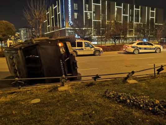 Edinilen bilgiye göre kaza, dün gece saat 20.00 sıralarında Atatürk Bulvarı’nda meydana geldi. 