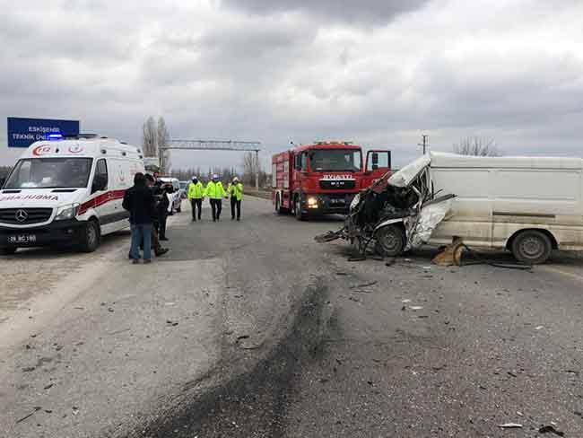 Diğer kamyonetteki sürücü Ali E. de ağır yaralı olarak kurtarılırken, aynı araçta yolcu olarak bulunan Osman N. (23), yabacı uyruklu vatandaşlar Mohammed Anar N., (31), Bazmohammad S., (25), Mohammad Yasin M., (32) ve Mecit H., (21) kazada hafif yaralandı.