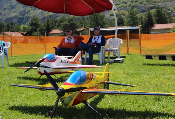 İnönü semalarında yarışmacıların model uçaklarıyla hünerlerini sergilediği şampiyona sona erdi
