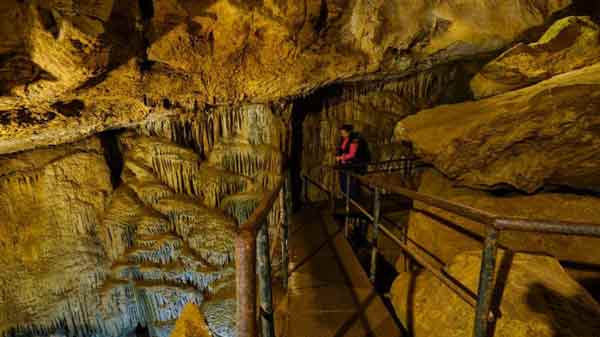Çevre ve Şehircilik Bakanlığınca yapılan araştırmalarla, Türkiye'deki doğal mağaraların jeolojik, ekolojik özellikleri tespit ediliyor. Türkiye'de farklı statüler altında korunan ve henüz koruma altına alınmamış, özellikleri ve güzellikleri çok fazla bilinmeyen mağaralar bulunuyor.