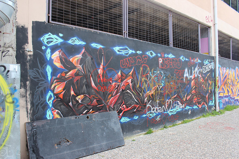 Eskişehir'de duvarları üniversiteli öğrenciler güzelleştiriyor.epebaşı İlçesi Hoşnudiye Mahallesi’nde, Safiyet Sokak, Tunç Sokak ve Kolcu Sokak gibi bölgedeki çoğu sokakta evlerin duvarlarına yapılan grafiti resimleri vatandaşlardan olumlu yorumlar aldı.