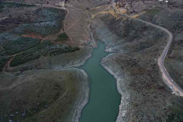 DSİ'den alınan verilere göre Eskişehir'e içme suyu sağlayan Porsuk Barajı'nda su seviyesi aralık ayı itibariyle yüzde 34,8 oldu. Tarımsal sulamada kullanılan barajlardan Çatören'de yüzde 6,6, Kunduzlar Barajı'nda yüzde 15,2, Aşağı Kuzfındık Barajı'nda ise yüzde 2,3 doluluk ölçüldü.