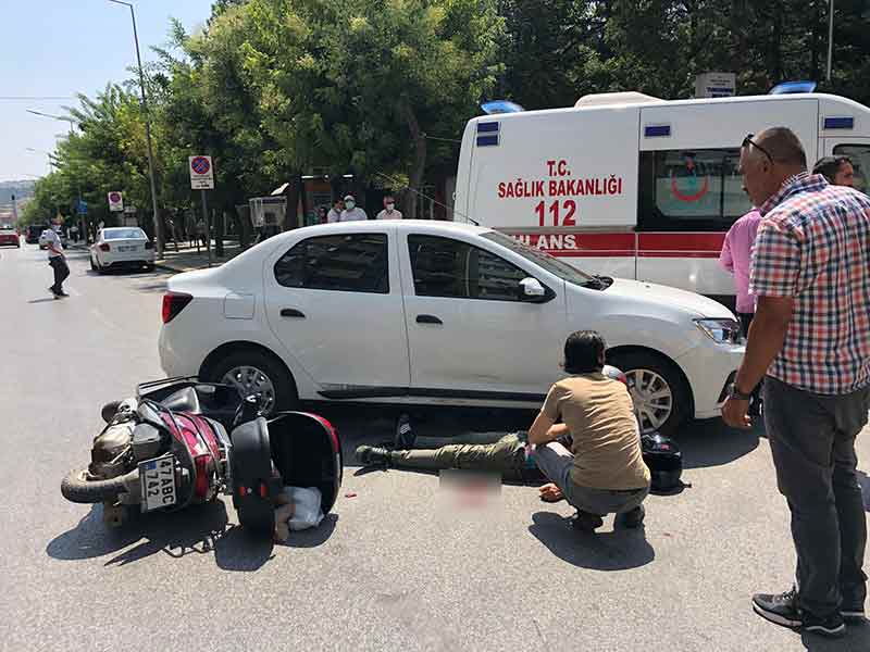 Çarpışma sonucunda yaralanan kurye Berkay U., olay yerine gelen 112 Acil Sağlık ekipleri tarafından Eskişehir Osmangazi Üniversitesi Tıp Fakültesi Hastanesi'ne kaldırıldı.