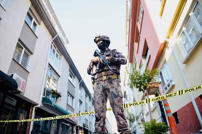 Edinilen bilgiye göre; olay Hoşnudiye Mahallesi Kızılcıklı Mahmut Pehlivan Caddesi'nde yaşandı. 