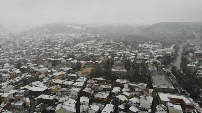 Kar yağışı sebebiyle kartpostallık manzaraların ortaya çıktığı tarihi bölge drone ile havadan görüntülendi.