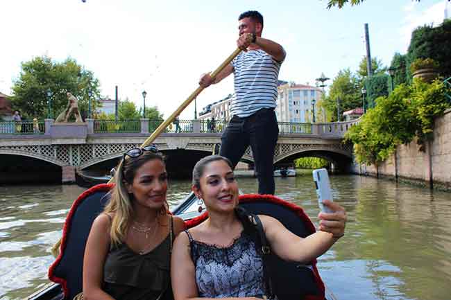 Türkiye’nin Venedik’i olarak adlandırılan Eskişehir’de, yaz dönemi turizm faaliyetleri yoğun bir şekilde devam ediyor
