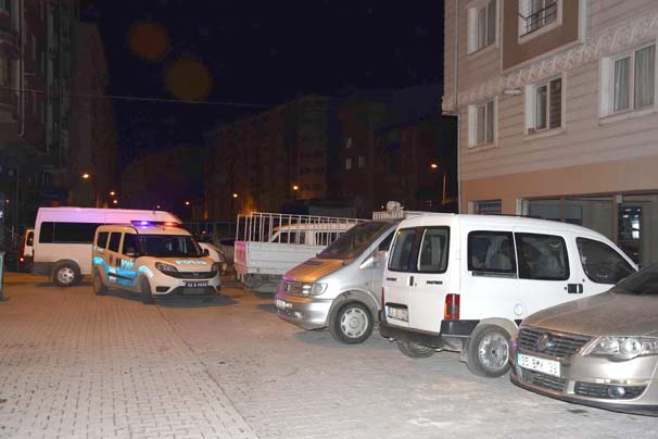 Kütahya'da bir binanın 6. katından düşen 23 yaşındaki üniversite öğrencisi Kader Mustafaoğlu feci şekilde can verdi.