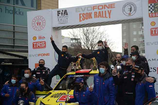 Eskişehir Otomobil Sporları Kulübünün (ESOK) organizasyonunda Uluslararası Otomobil Federasyonu (FIA) Avrupa Ralli Kupası'na dahil olarak gerçekleştirilen ve 2 gün süren "Evofone ESOK Rallisi"nin genel klasmanında birinciliğini BC Vision Motorsport adına yarışan Buğra Banaz ve Gürkal Menderes elde etti.