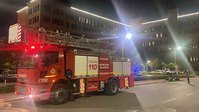 Alınan bilgiye göre, Eskişehir Şehir Hastanesi Yoğun Bakım Servisinde bulunan bir solunum cihazında henüz bilinmeyen bir sebepten dolayı yangın çıktı.