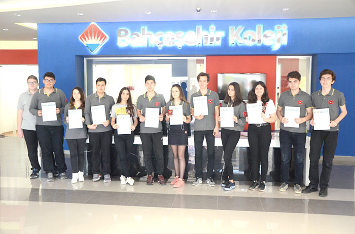 Moskova'da düzenlenen Urfodu Uluslararası Bilim Temelleri Bilgi Yarışması'na katılan Bahçeşehir Koleji Eskişehir Anadolu Lisesi öğrencisi İpek Arslantaş, birincilik elde etti. 